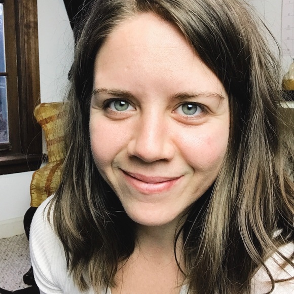 Meet your Posher, Katie - Picture 2 of 5